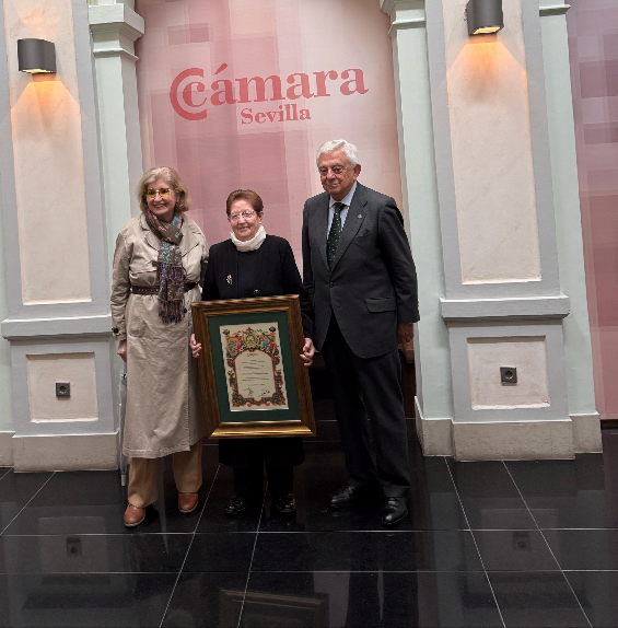 Aurora Cadenas, fundadora de Grupo Díaz Cadenas, recibe el XIX Reconocimiento a la Mujer Empresaria Sevillana